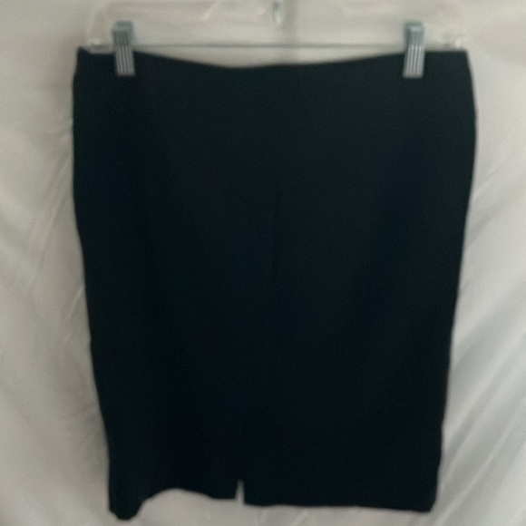 Banana Republic: Black Stretch Pencil Skirt- slit in back- side zip- size 6 - Picture 5 of 8